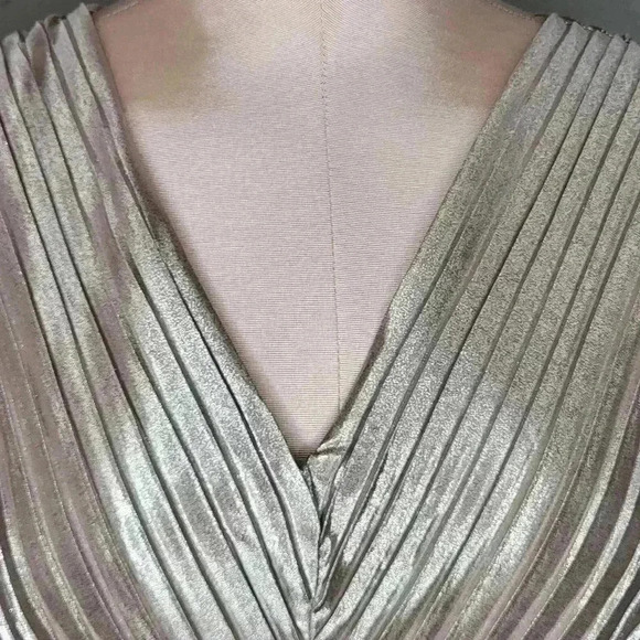 LANE BRYANT GOLD PLEATED PEPLUM SHORT SLEEVE BELTED V-NECK PLUS Sz 18/20 NWT New - Picture 2 of 10